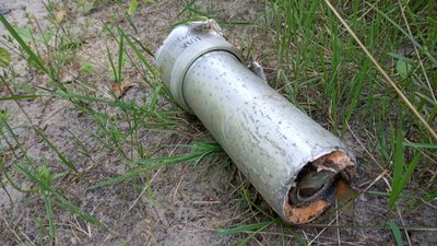 На Сумщині виявили частини ракет С-8 та від РСЗВ "Смерч" На Сумщині виявили частини ракет С-8 та від РСЗВ "Смерч"