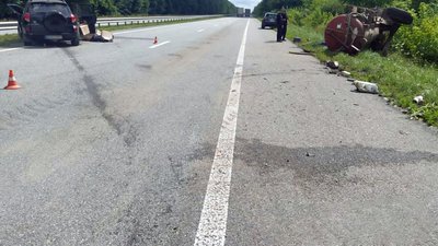 Автівка зіткнулася з причепом-цистерною – у ДТП на Житомирщині постраждала семирічна дитина Автівка зіткнулася з причепом-цистерною – у ДТП на Житомирщині постраждала семирічна дитина