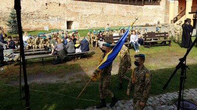 Військові, медики та волонтери: кому в Луцьку вручили орден "Народного героя України" Військові, медики та волонтери: кому в Луцьку вручили орден "Народного героя України"