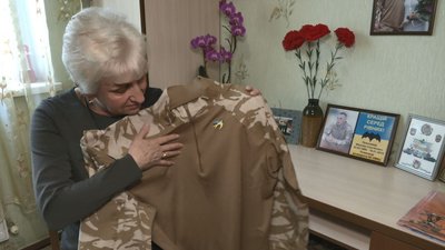 "Вісім років минуло, а воно не переживається", — мама загиблого черкаського "кіборга"