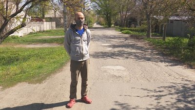 "Вирішили, що потрібно щось робити». У Дніпрі місцеві жителі самі відремонтували 50 метрів дороги "Вирішили, що потрібно щось робити». У Дніпрі місцеві жителі самі відремонтували 50 метрів дороги