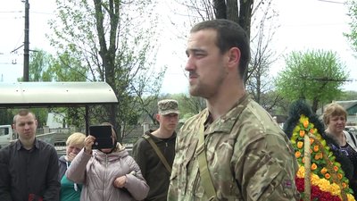 У Житомирі попрощалися з військовим 13 окремого десантно-штурмового батальйону Дмитром Надолинським У Житомирі попрощалися з військовим 13 окремого десантно-штурмового батальйону Дмитром Надолинським