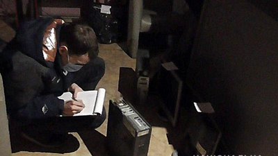 Слідчий провів обшук у закладі Слідчий провів обшук у закладі