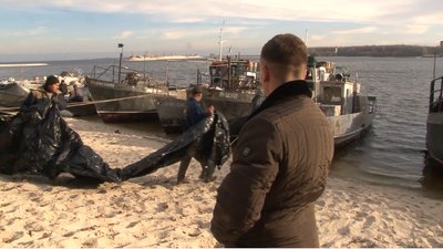 Зариблення Дніпра в селі Рацеве на Черкащині Зариблення Дніпра в селі Рацеве на Черкащині