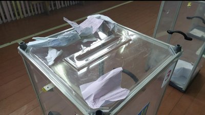 Зіпсовані бюлетені та незаконна агітація: які порушення зафіксували на Волині