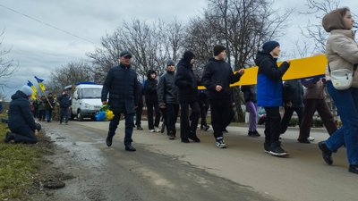 Загинув на Донеччині: на Черкащині провели в останню путь захисника Загинув на Донеччині: на Черкащині провели в останню путь захисника