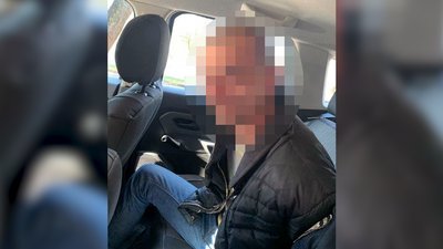 У Рівному в під'їзді пограбували чоловіка. Підозрюваного затримали – поліція
