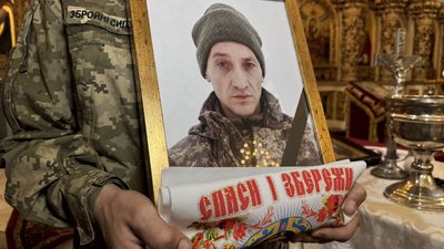 У Полтаві попрощалися із полеглим захисником Миколою Романом