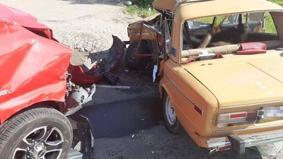 На Одещині легковик зіштовхнувся з мікроавтобусом: одна людина загинула, троє – травмовані На Одещині легковик зіштовхнувся з мікроавтобусом: одна людина загинула, троє – травмовані