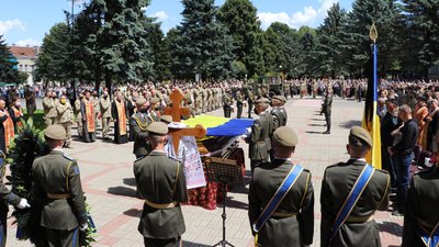 На Львівщині попрощалися з Героєм України Тарасом Матвіївим На Львівщині попрощалися з Героєм України Тарасом Матвіївим