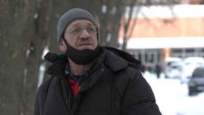 Через сніг і машини у Рівному не можуть вивезти сміття з усіх дворів Через сніг і машини у Рівному не можуть вивезти сміття з усіх дворів