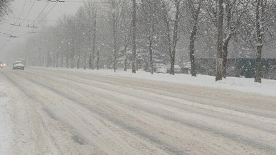 У Житомирі сніг на центральних вулицях почали прибирати вночі У Житомирі сніг на центральних вулицях почали прибирати вночі