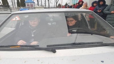 У Тернополі учні автошкіл розпочали складати практичні іспити з відеофіксатором в автівці