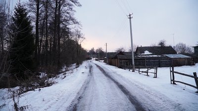 Постійні звуки вибухів, перебої зі зв'язком та нечищені дороги: як живуть люди на прикордонні Чернігівщини