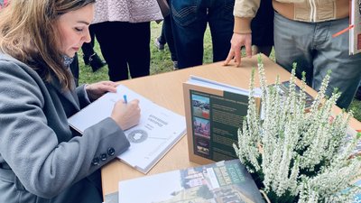 10 видавців представили свої книги на фестивалі "Книга-фест" в Ужгороді 10 видавців представили свої книги на фестивалі "Книга-фест" в Ужгороді