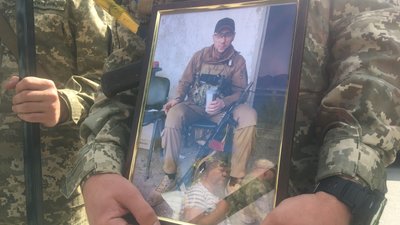 У Полтаві прощаються із воїнами, які загинули під час оборони України У Полтаві прощаються із воїнами, які загинули під час оборони України