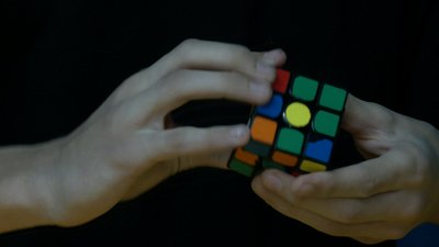 У Черкасах школярі збирали кубик Рубіка на швидкість У Черкасах школярі збирали кубик Рубіка на швидкість