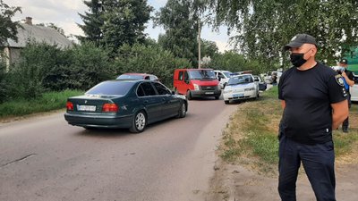 "Врятуємо Валківську лікарню": на Харківщині протестують медики "Врятуємо Валківську лікарню": на Харківщині протестують медики