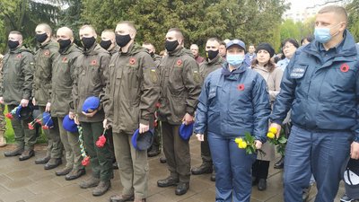 У Луцьку вшанували пам'ять за загиблими у Другій світовій війні У Луцьку вшанували пам'ять за загиблими у Другій світовій війні