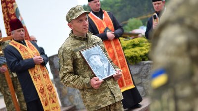 На Тернопільщині попрощалися із військовослужбовцем Володимиром Вітівим На Тернопільщині попрощалися із військовослужбовцем Володимиром Вітівим