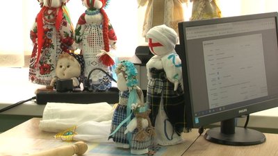 Підтримка, поки діти на фронті: майстриня з Черкащини робить ляльки-мотанки