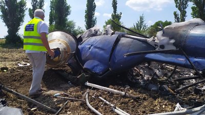 На Миколаївщині впав гелікоптер. Двоє людей загинули На Миколаївщині впав гелікоптер. Двоє людей загинули