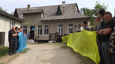 "Він вирішив, що повинен піти за Україну". На Франківщині попрощалися з бійцем "десятки" Ігорем Дячуком