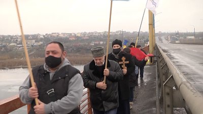Ланцюг єдності на Антонівському мосту: херсонці відзначили День Соборності України Ланцюг єдності на Антонівському мосту: херсонці відзначили День Соборності України
