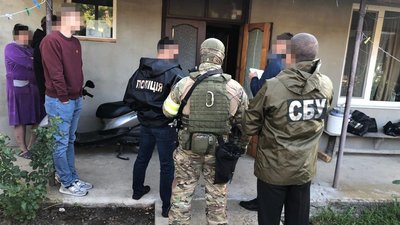 У Чернівцях незаконно виготовляли українські паспорти, зокрема для жителів ОРДЛО — СБУ