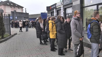 На зустріч з Сергієм Жаданом у Луцьку прийшли пів тисячі шанувальників На зустріч з Сергієм Жаданом у Луцьку прийшли пів тисячі шанувальників