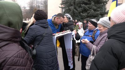 Після трьох років у російському полоні на Рівненщину повернувся полковник Олександр Тимощук Після трьох років у російському полоні на Рівненщину повернувся полковник Олександр Тимощук