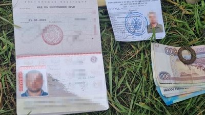 У Херсоні затримали трьох працівників слідчого ізолятора — підозрюють у держзраді У Херсоні затримали трьох працівників слідчого ізолятора — підозрюють у держзраді