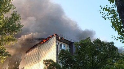 У Києві спалахнула пожежа у багатоповерхівці, людей евакуювали У Києві спалахнула пожежа у багатоповерхівці, людей евакуювали