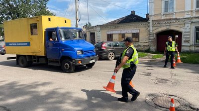 У Полтаві правоохоронці частково перекривали рух вулицею: у чому причина