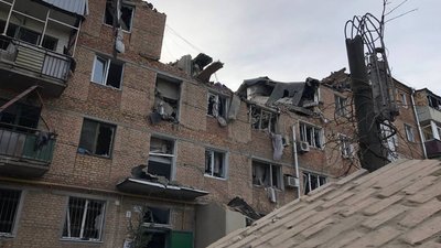 "Є надія, що вони спали у коридорі" — миколаївці про рідних під завалами багатоповерхівки та пережите після обстрілу "Є надія, що вони спали у коридорі" — миколаївці про рідних під завалами багатоповерхівки та пережите після обстрілу