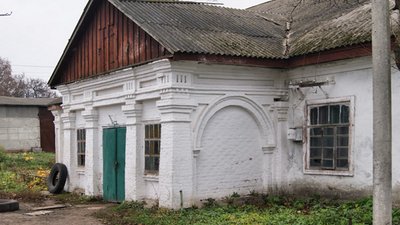 Колишня конюшня маєтку де Бальменів Колишня конюшня маєтку де Бальменів