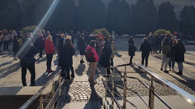"Ми втрачаємо ринок": ужгородські підприємці вийшли до міськради проти вибіркового карантину "Ми втрачаємо ринок": ужгородські підприємці вийшли до міськради проти вибіркового карантину