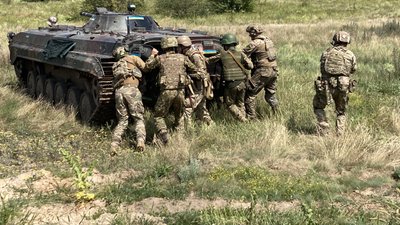 "Від рішень командира залежить життя". Як взводні Нацгвардії тренуються на Харківщині "Від рішень командира залежить життя". Як взводні Нацгвардії тренуються на Харківщині