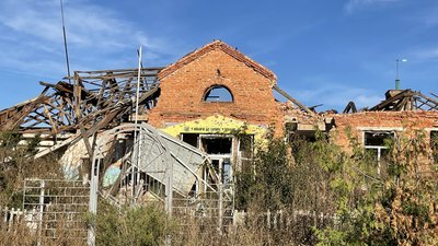 В деокупованому селі на Харківщині ексгумували тіла двох людей зі слідами катувань В деокупованому селі на Харківщині ексгумували тіла двох людей зі слідами катувань