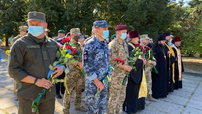 В Одесі вшанували пам'ять захисників України, загиблих у війні на Донбасі В Одесі вшанували пам'ять захисників України, загиблих у війні на Донбасі