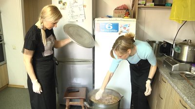 На Житомирщині готують їжу для українських захисників На Житомирщині готують їжу для українських захисників