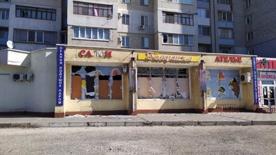 Обстріляні будинки та магазини в Миколаєві. Як живе мікрорайон Соляні Обстріляні будинки та магазини в Миколаєві. Як живе мікрорайон Соляні