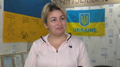 "Квіточки" допомагають воїнам. Жителька громади на Дніпропетровщині перетворила свою квартиру на волонтерський центр