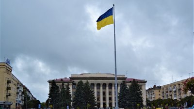 Пошкоджений у Житомирі на майдані Соборному прапор не замінюватимуть