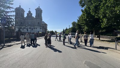 Люди, дорога, ремонт, протест, Городенка, вулиця Володимира Великого, Франківщина
