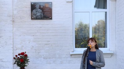 У Тростянці відкрили меморіальну душку загиблого бійця Дмитра Євдокимова У Тростянці відкрили меморіальну душку загиблого бійця Дмитра Євдокимова