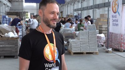 У ГУМАНІТАРНОМУ ХАБІ ФОРМУЮТЬ НАБОРИ ДЛЯ ПЕРЕСЕЛЕНЦІВ У ГУМАНІТАРНОМУ ХАБІ ФОРМУЮТЬ НАБОРИ ДЛЯ ПЕРЕСЕЛЕНЦІВ