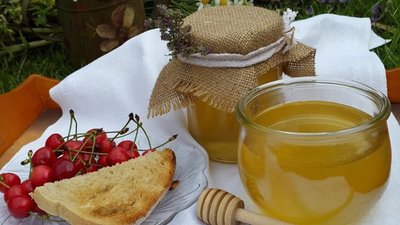 Мед зібраний з пасіки Романа Василика