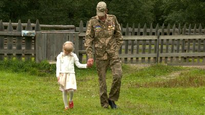 Вижив в Іловайському котлі. Прикарпатець Іван Рубанюк після повернення одружився і будує дім Вижив в Іловайському котлі. Прикарпатець Іван Рубанюк після повернення одружився і будує дім