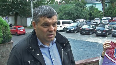 Пікет проти капремонтів: на сесію Луцькради не впустили протестувальників. Що відомо Пікет проти капремонтів: на сесію Луцькради не впустили протестувальників. Що відомо